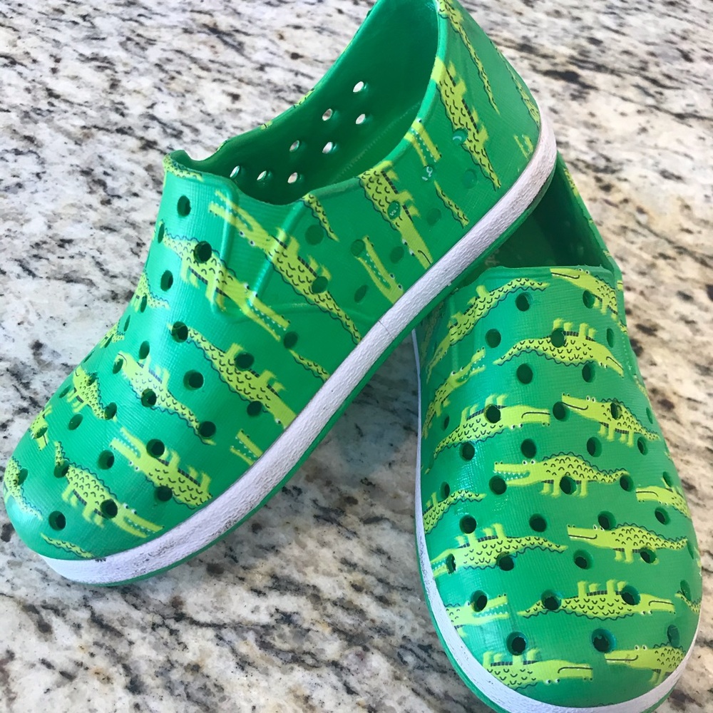 Cat & Jack Alligator Crocs
